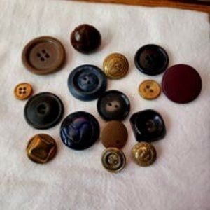 16 vintage buttons